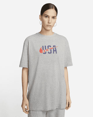 【関税送料込み】Nike Women Swoosh Boyfriend T-shirt Nike Sportswear Air Boyfriend T Womens Active Shirts & Tees